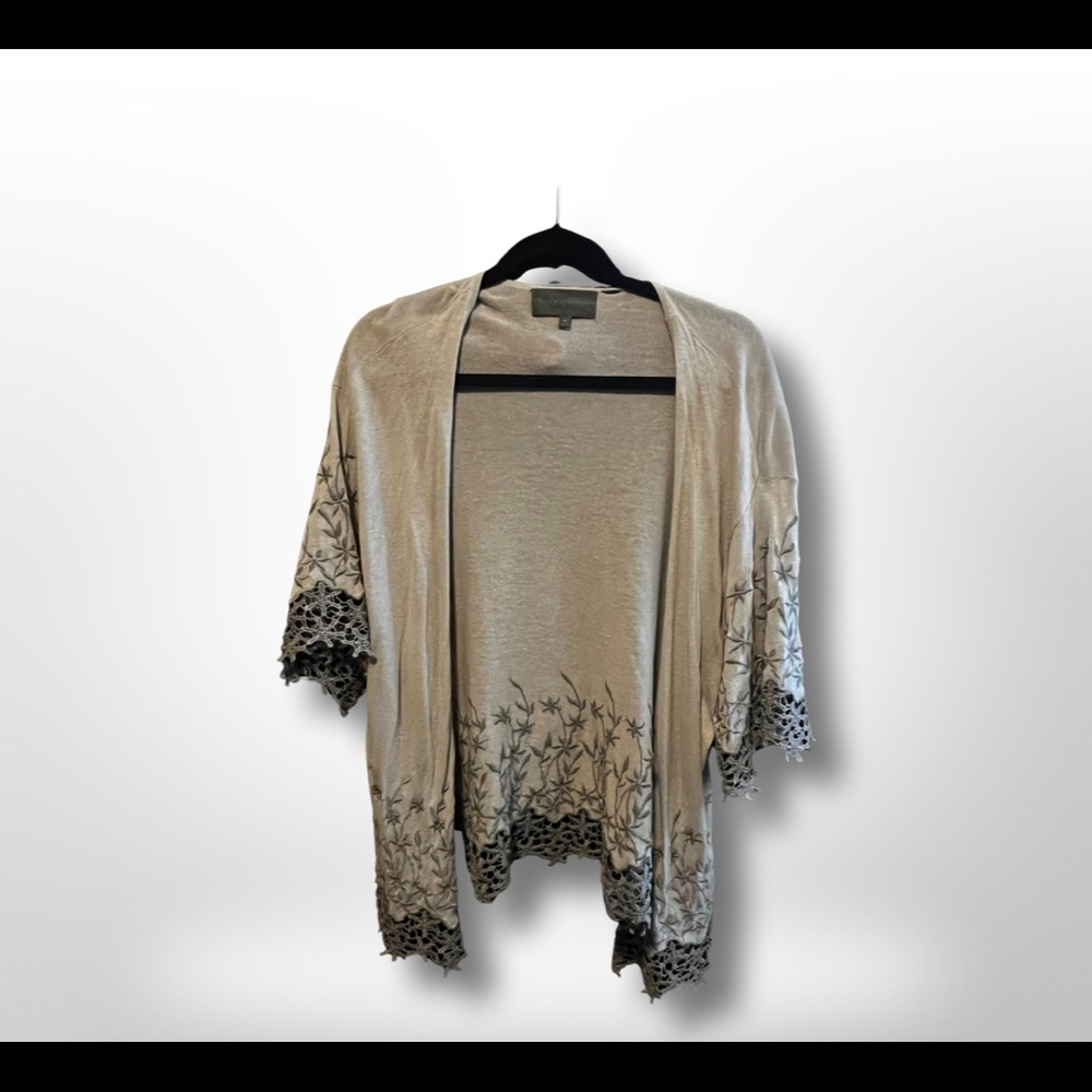 Anthropologie kimono SzM with lace trim